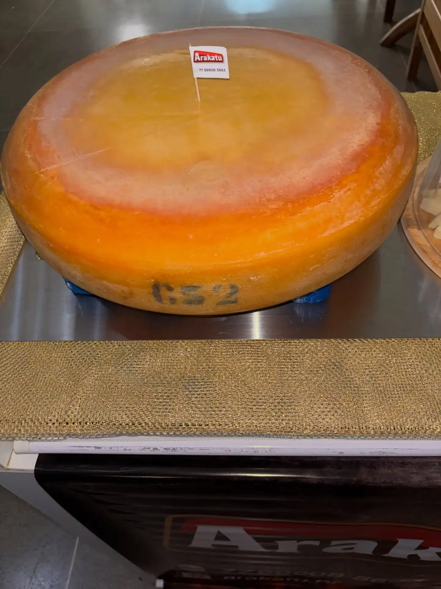 Roda de queijo tipo Gouda artesanal Arakatu